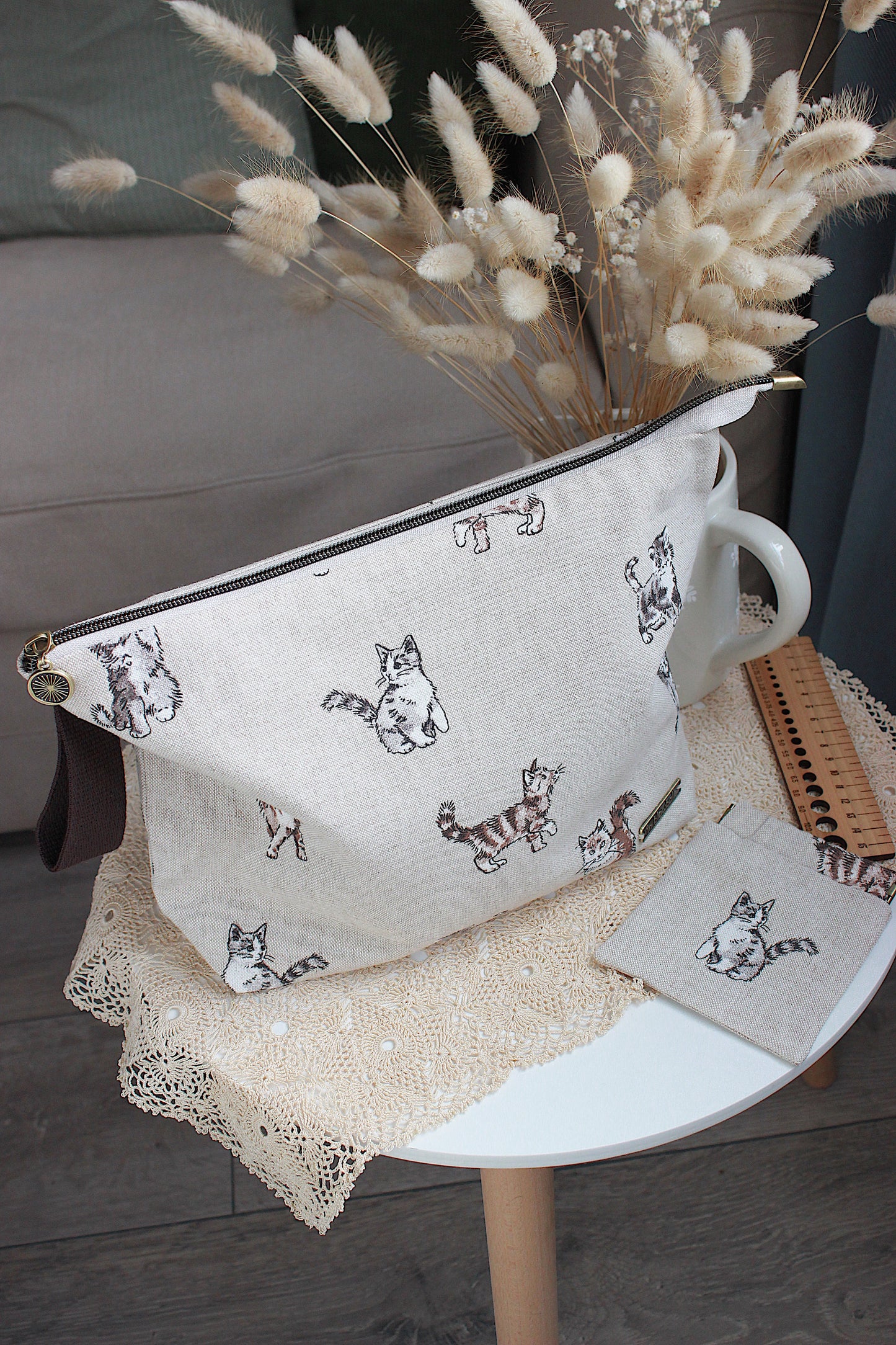 Shabby Cats Knitting Project Bag with Built-in DPN Holder & Matching Squeeze Purse