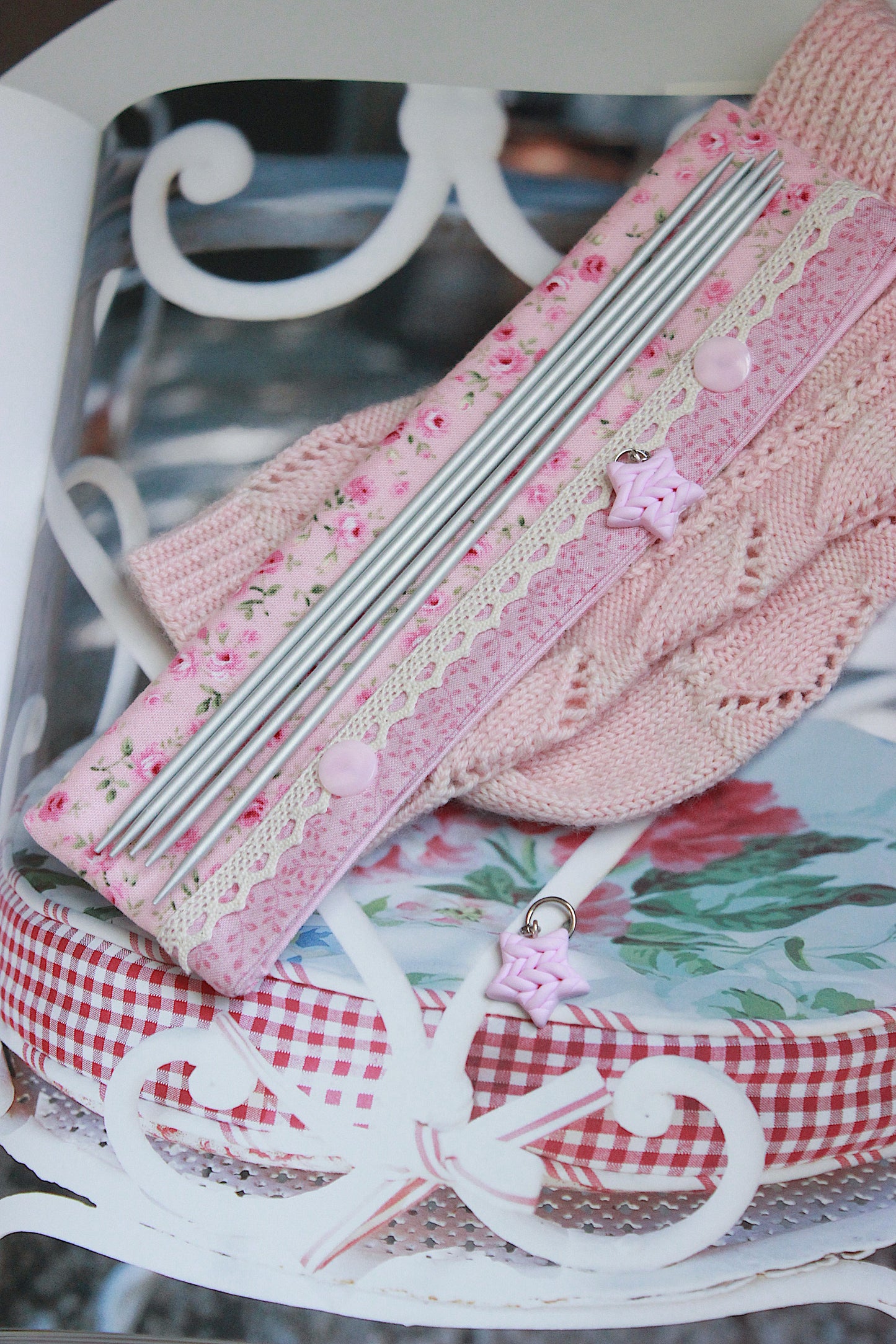 Vintage-Inspired Pink Flowers DPN Holder