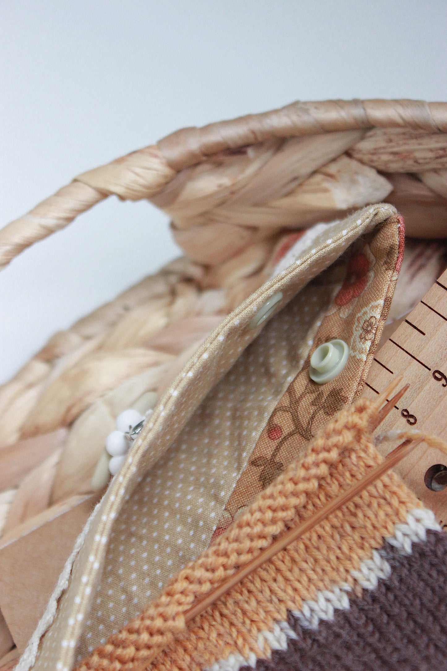 Vintage-Inspired Beige Flowers DPN Holder