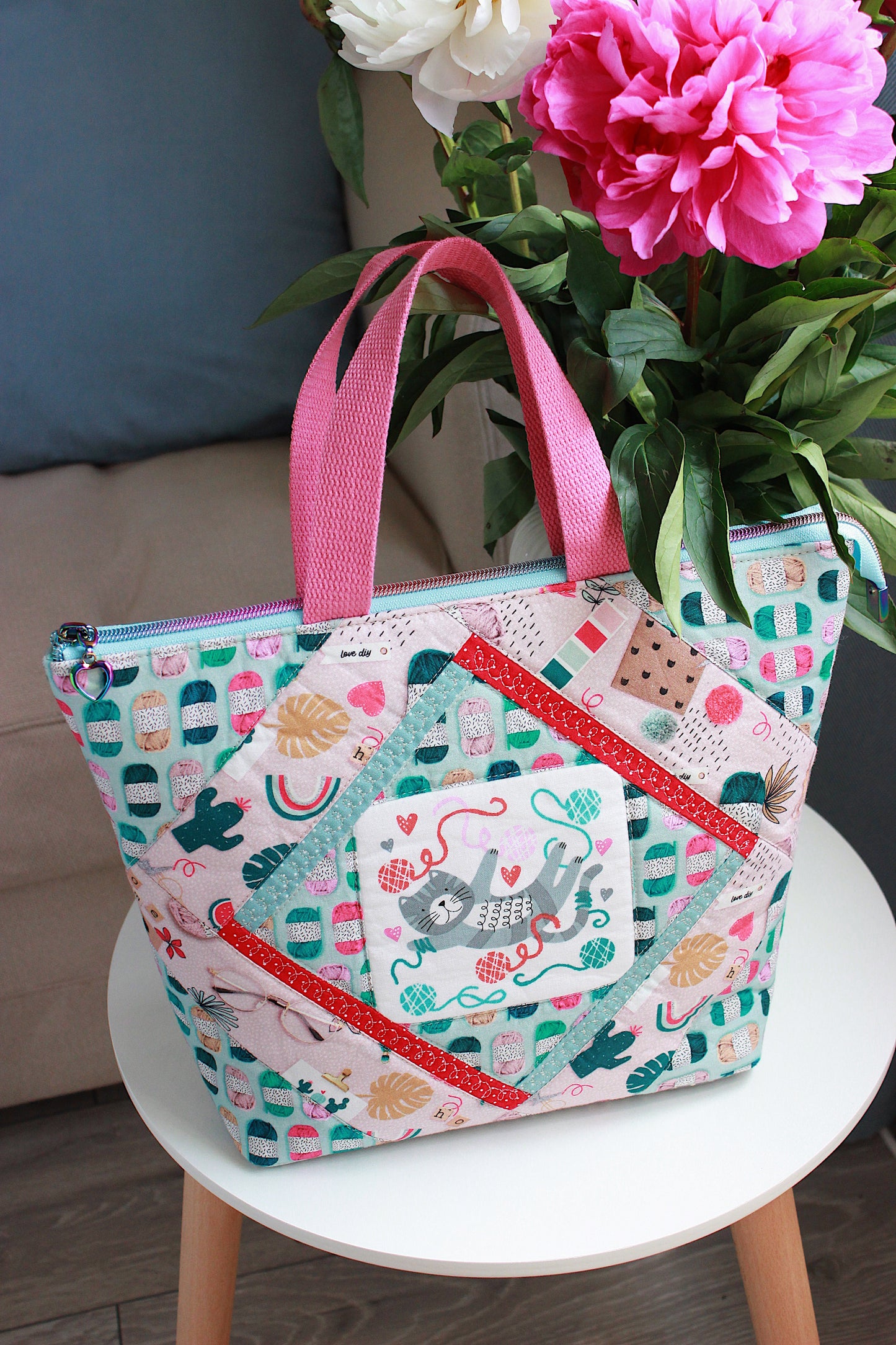 Handmade Patchwork Project Bag for Knitters & Crocheters | Cotton Fabric | Zipped Craft Tote