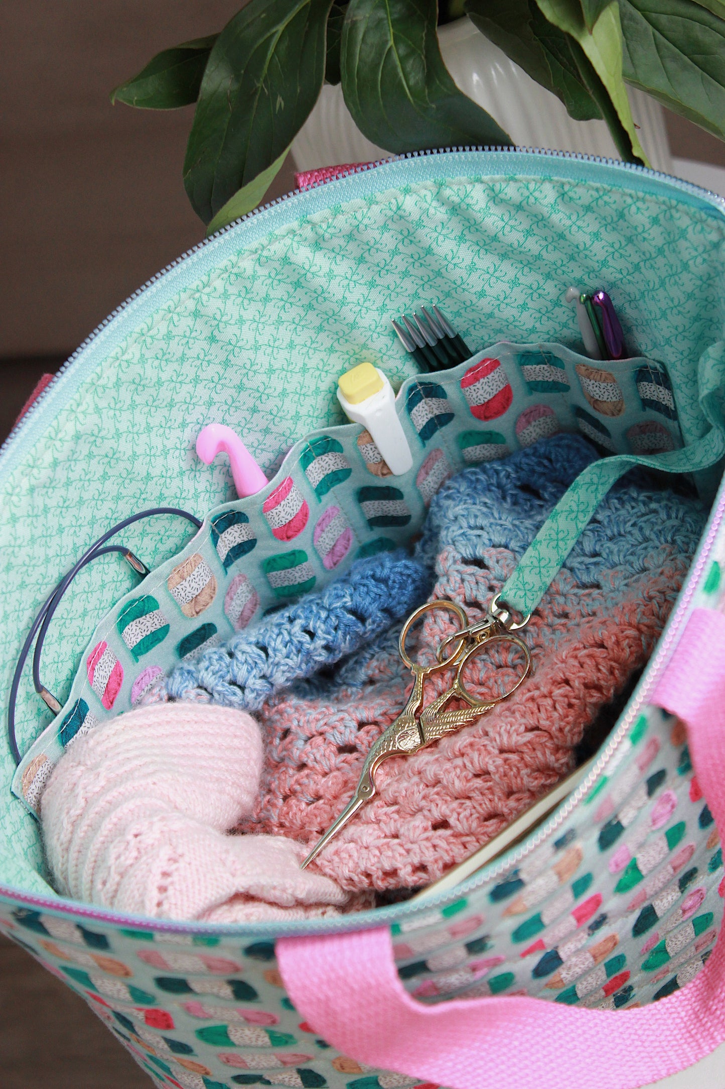 Handmade Patchwork Project Bag for Knitters & Crocheters | Cotton Fabric | Zipped Craft Tote