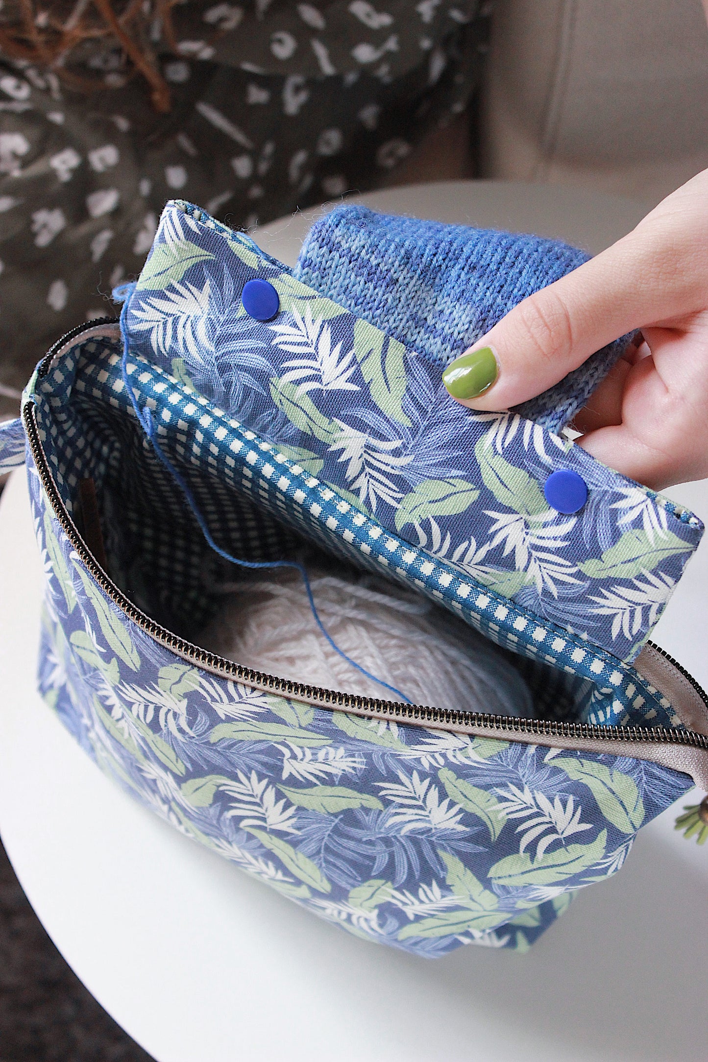 Knitting Project Bag with Built-in DPN Holder & Matching Squeeze Purse