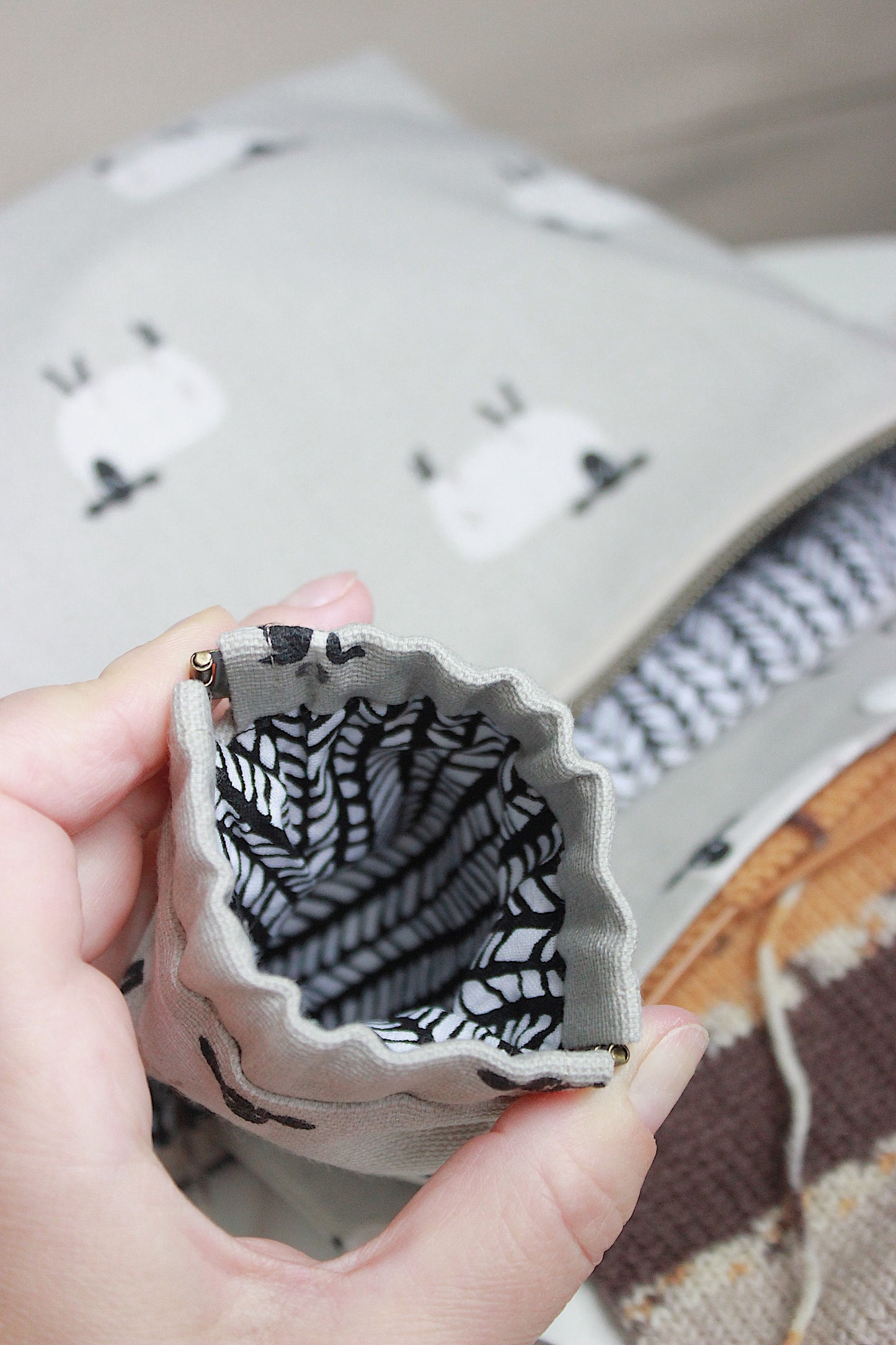 Sheep Knitting Project Bag with Built-in DPN Holder & Matching Squeeze Purse