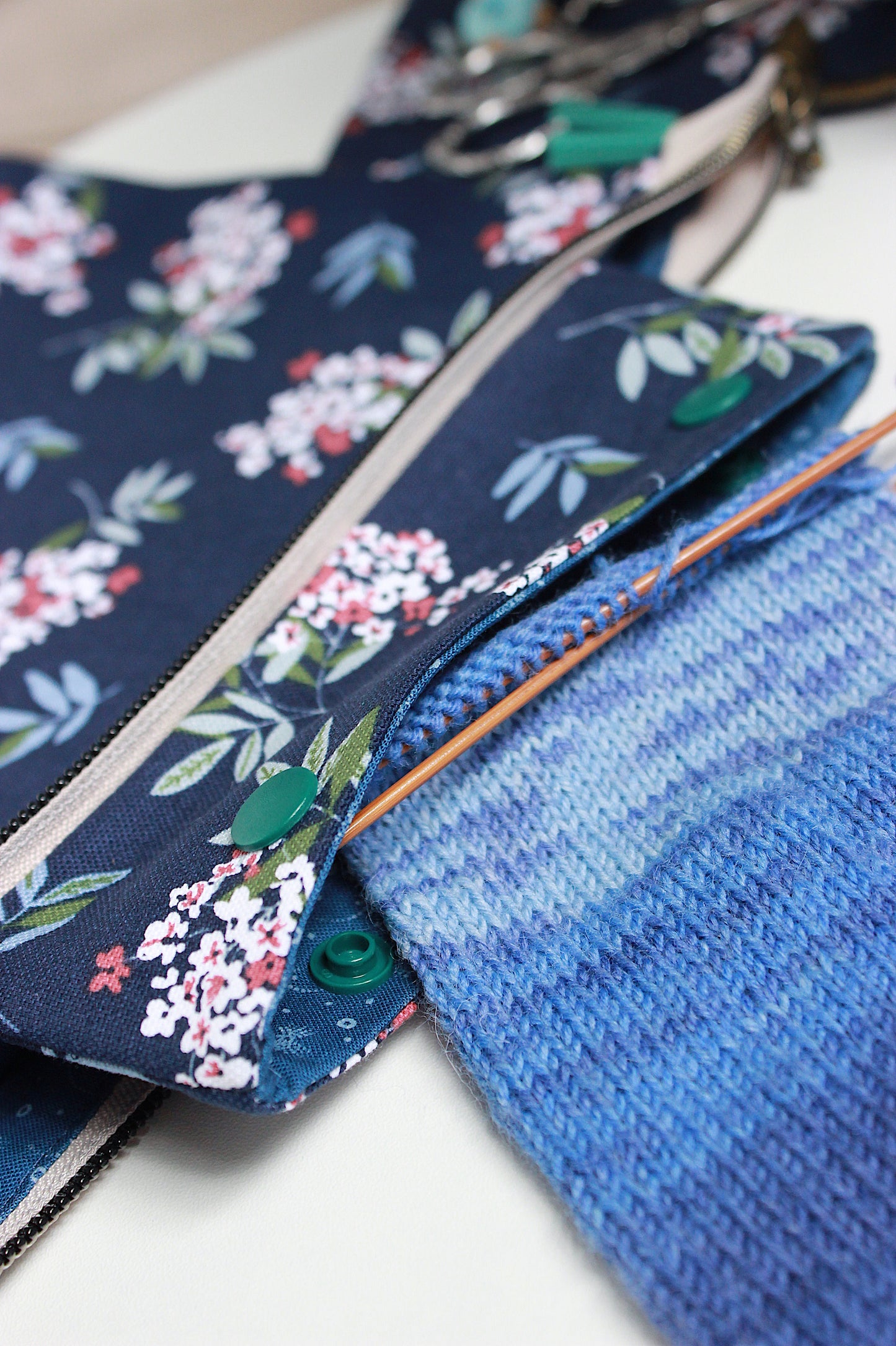 Floral Blue Knitting Project Bag with Built-in DPN Holder & Matching Squeeze Purse