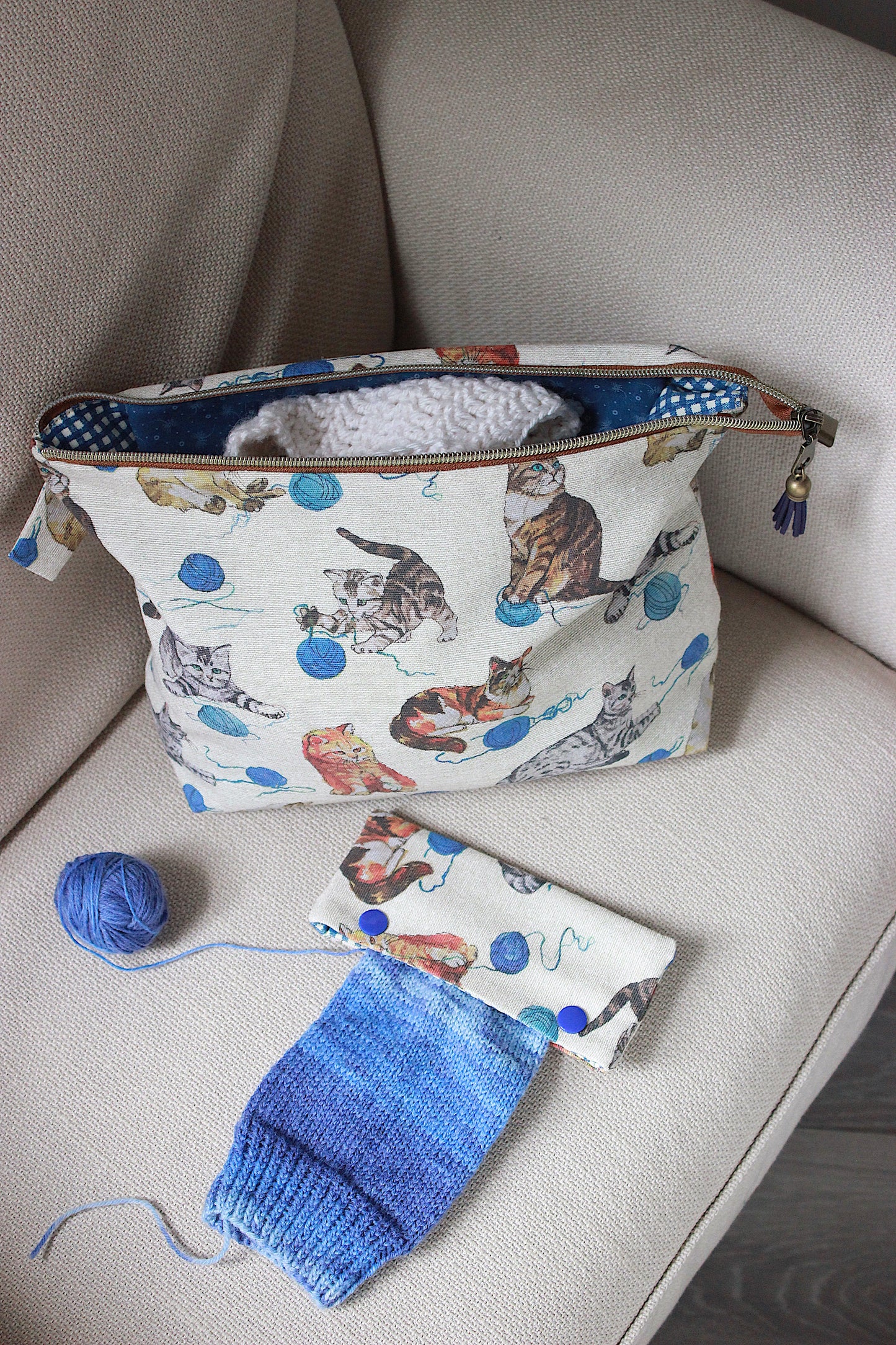 Cats Knitting Project Bag with Built-in DPN Holder & Extra Holder