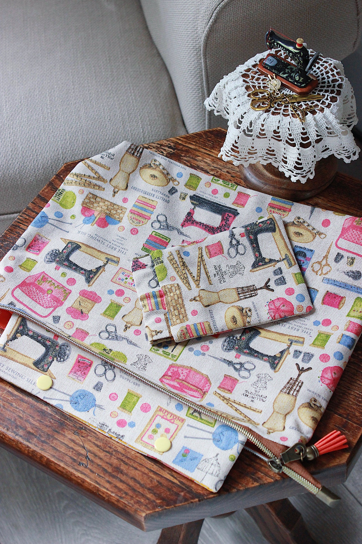 Multicolour Knitting Project Bag with Built-in DPN Holder & Matching Squeeze Purse