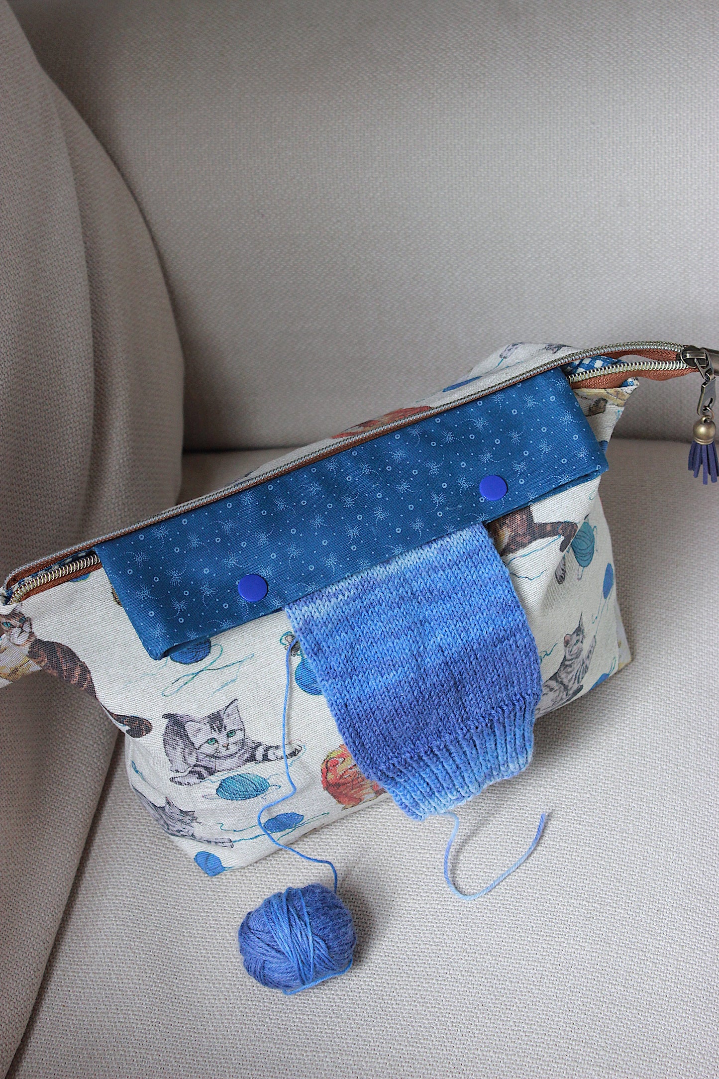 Cats Knitting Project Bag with Built-in DPN Holder & Extra Holder