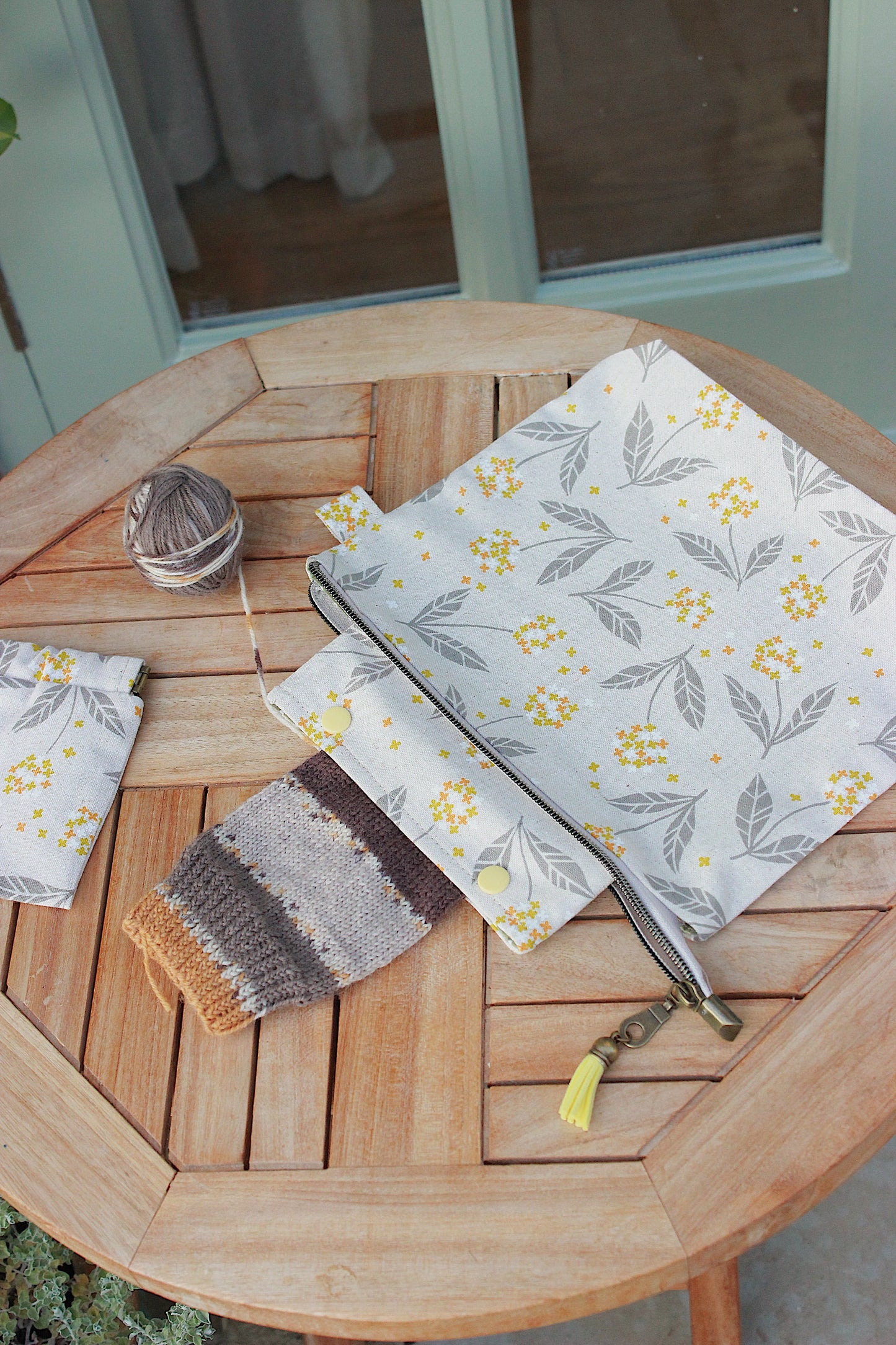 Linen Knitting Project Bag with Built-in DPN Holder & Matching Squeeze Purse
