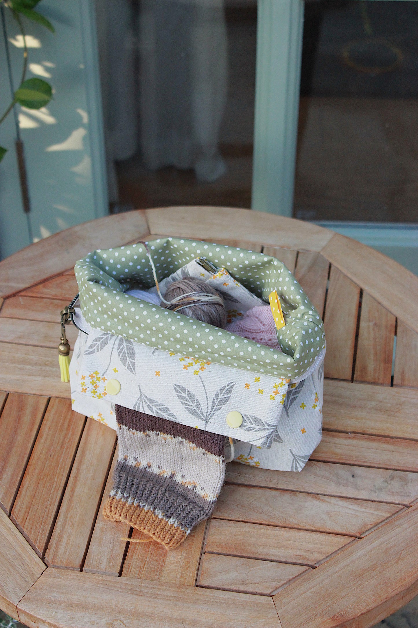 Linen Knitting Project Bag with Built-in DPN Holder & Matching Squeeze Purse
