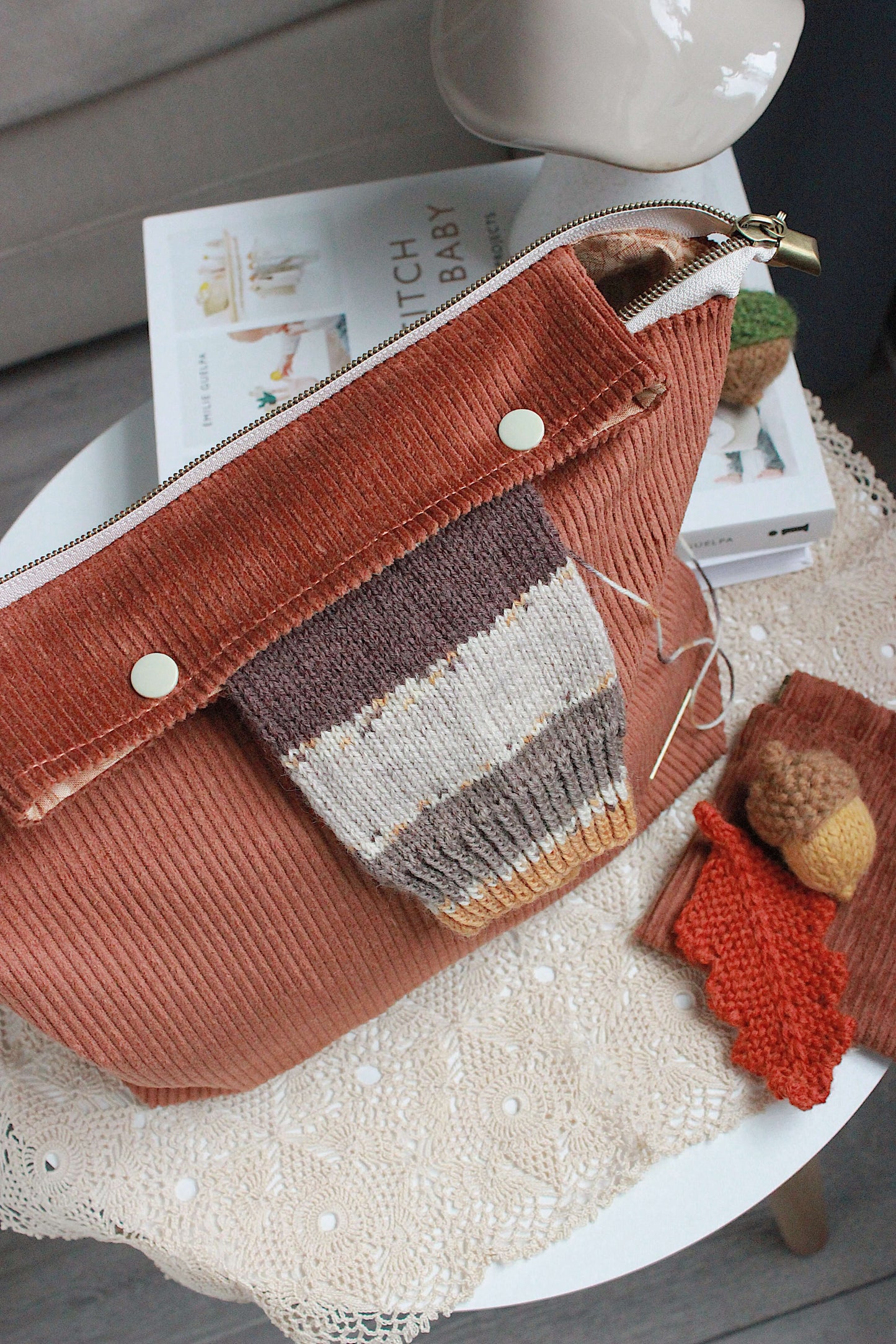 Handmade to Order|Autumn Acorns Corduroy Knitting Project Bag with Built-in Needle Holder & Matching Squeeze Purse