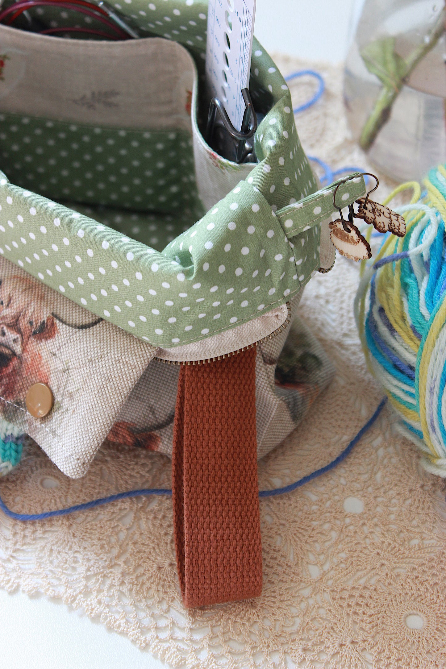 Knitting Project Bag with Built-in 15cm 6” DPN Holder| Highland Cows Printed Digital Canvas Fabric