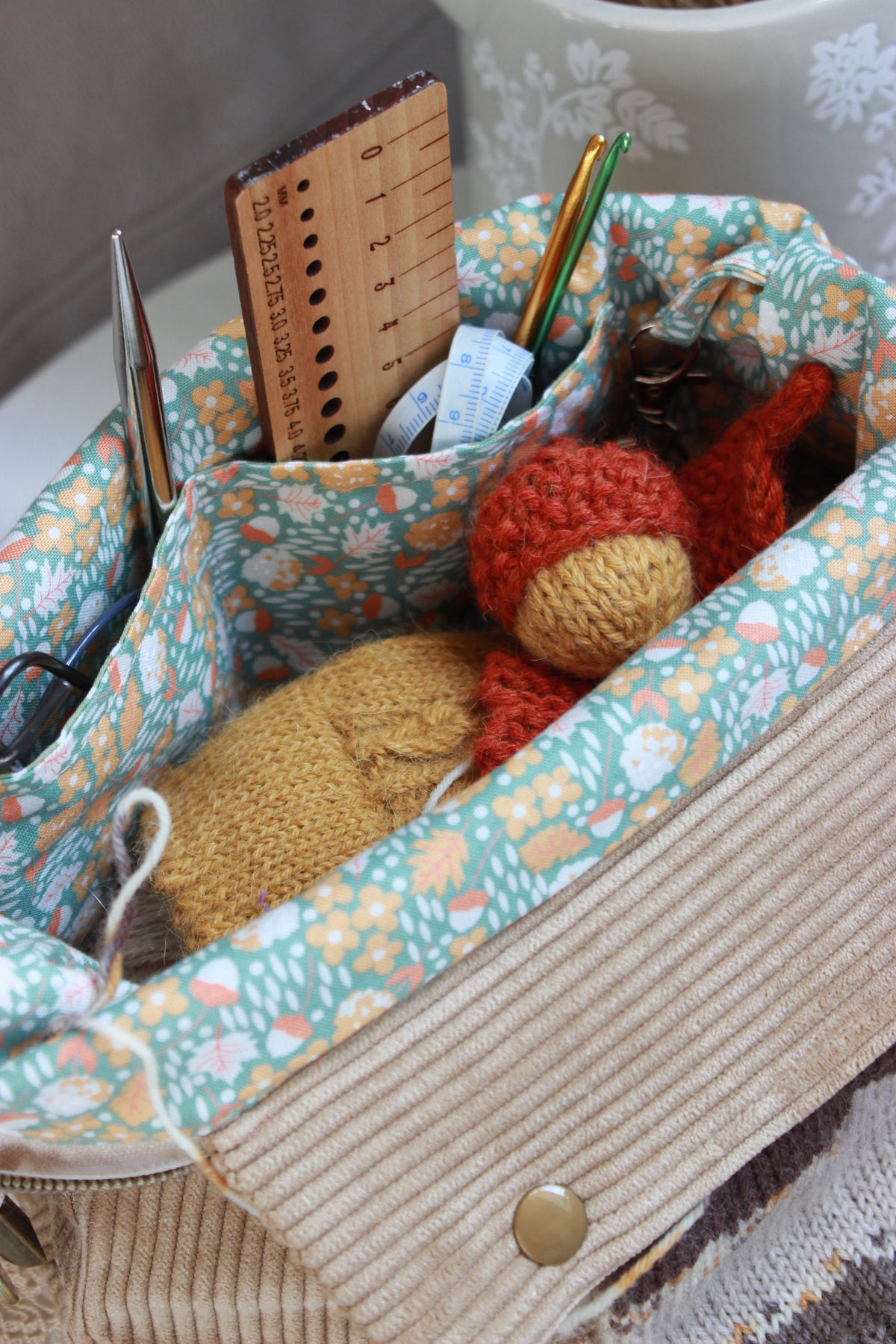 Knitting Project Bag with Built-in 15cm 6” DPN Holder and Matching Squeeze Purse| Beige Corduroy Acorns Autumn Leaves