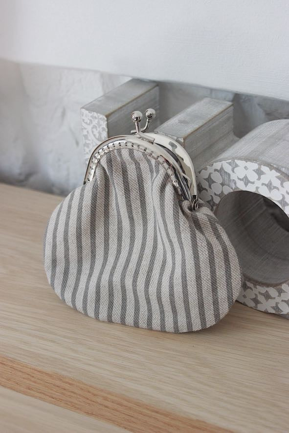Natural Charm Stripes Metal Frame Coin Purse