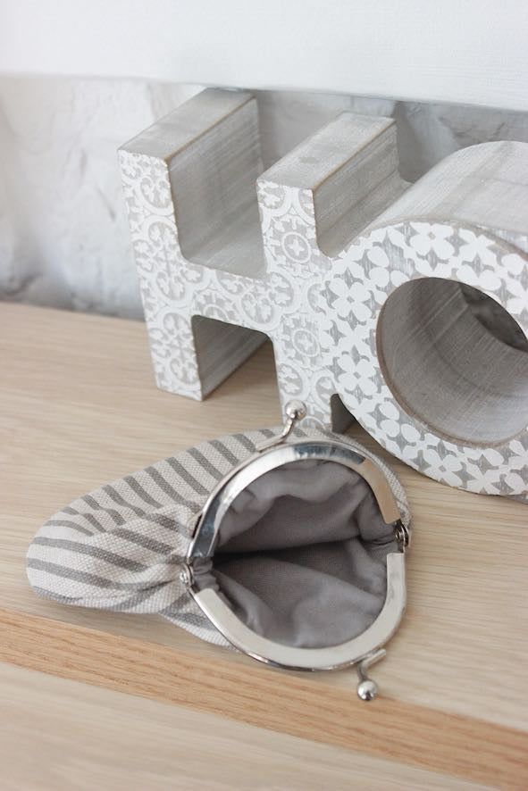 Natural Charm Stripes Metal Frame Coin Purse