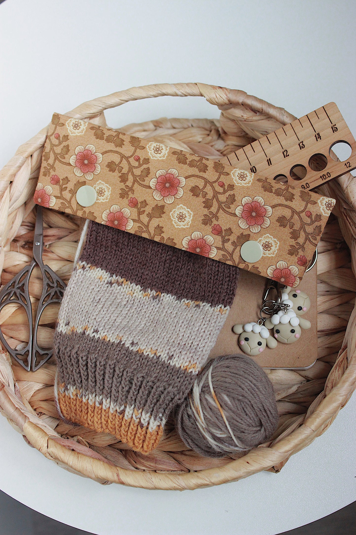 Vintage-Inspired Beige Flowers DPN Holder