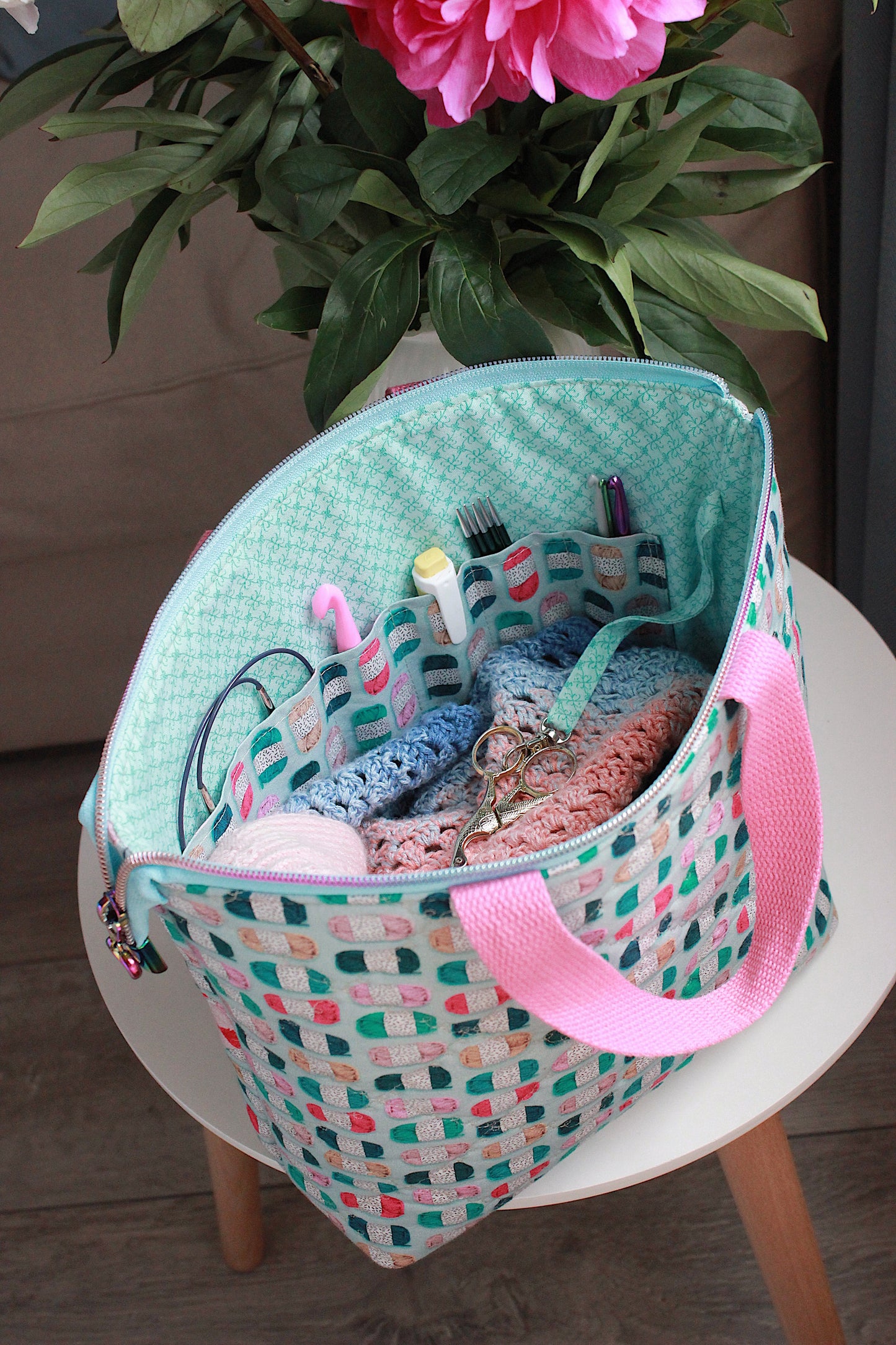 Handmade Patchwork Project Bag for Knitters & Crocheters | Cotton Fabric | Zipped Craft Tote