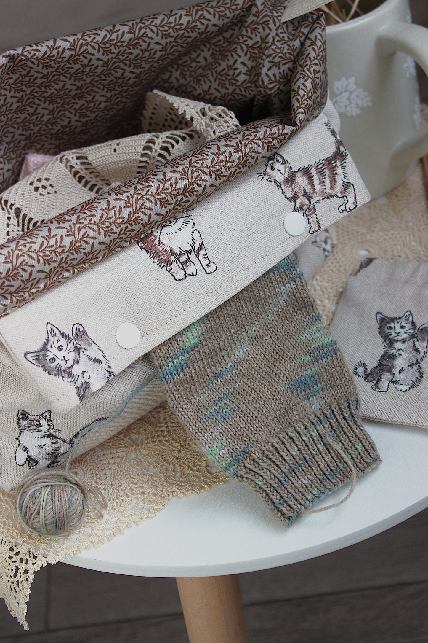 Shabby Cats Knitting Project Bag with Built-in DPN Holder & Matching Squeeze Purse