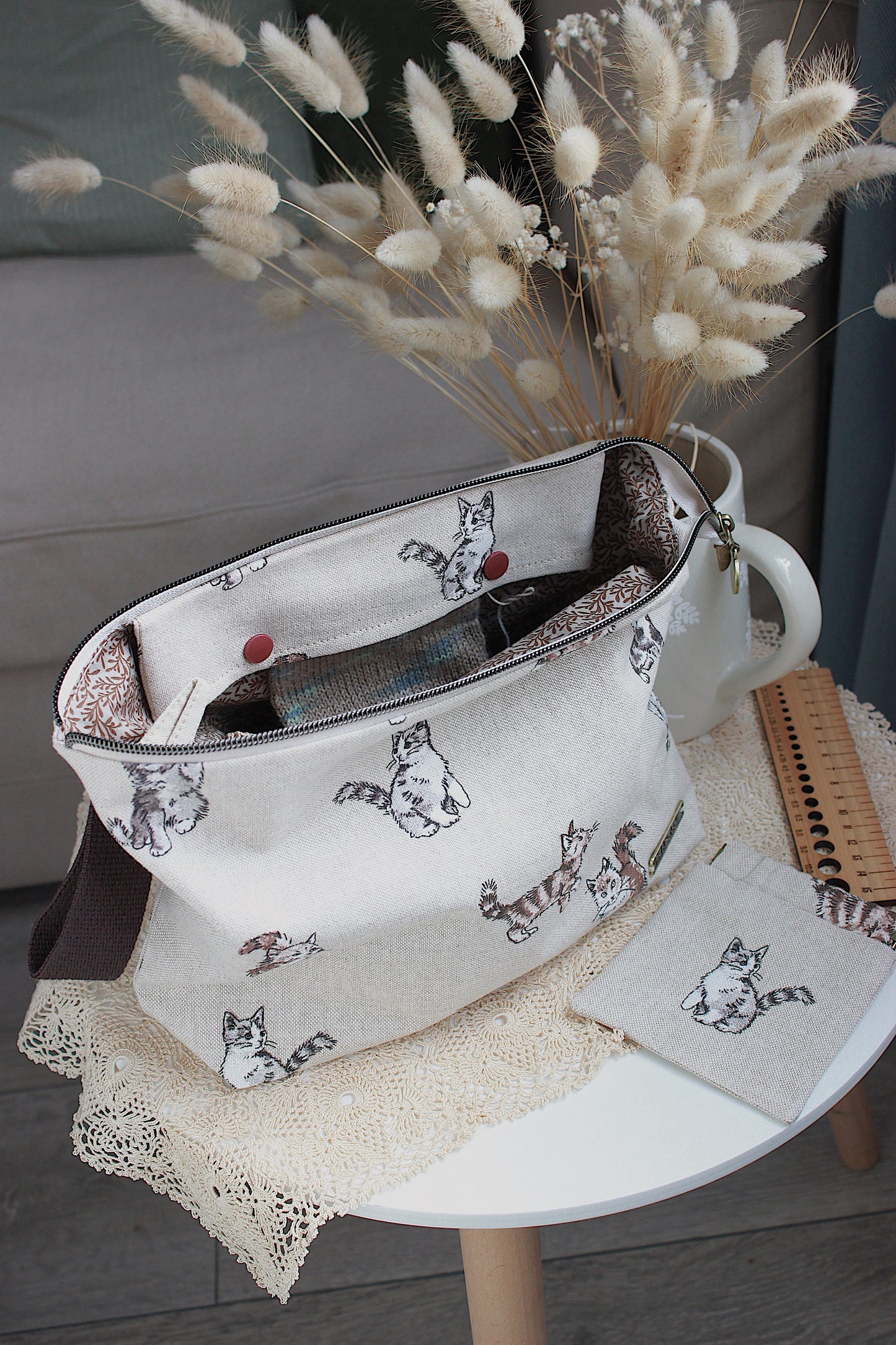 Shabby Cats Knitting Project Bag with Built-in DPN Holder & Matching Squeeze Purse
