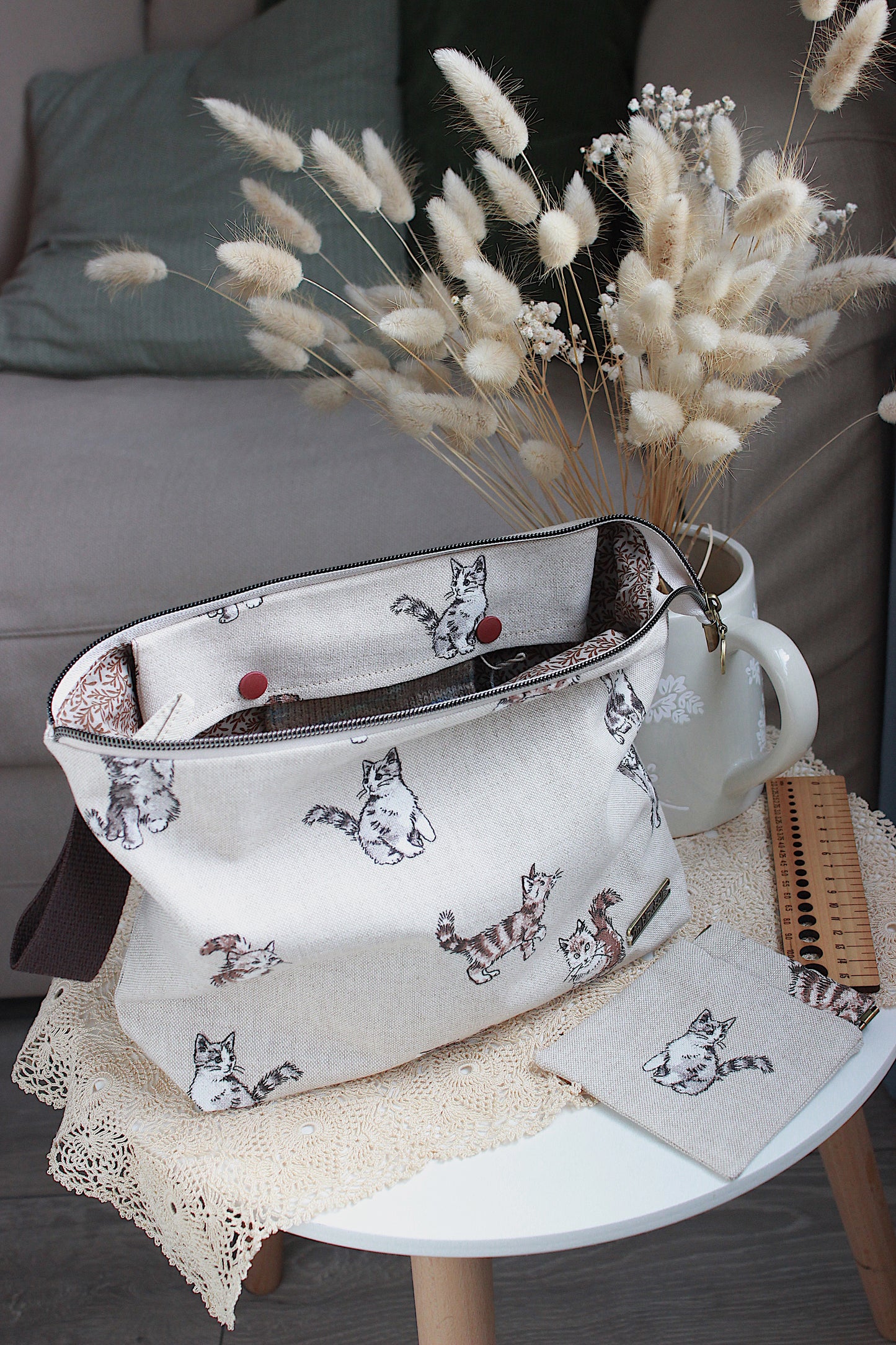Shabby Cats Knitting Project Bag with Built-in DPN Holder & Matching Squeeze Purse