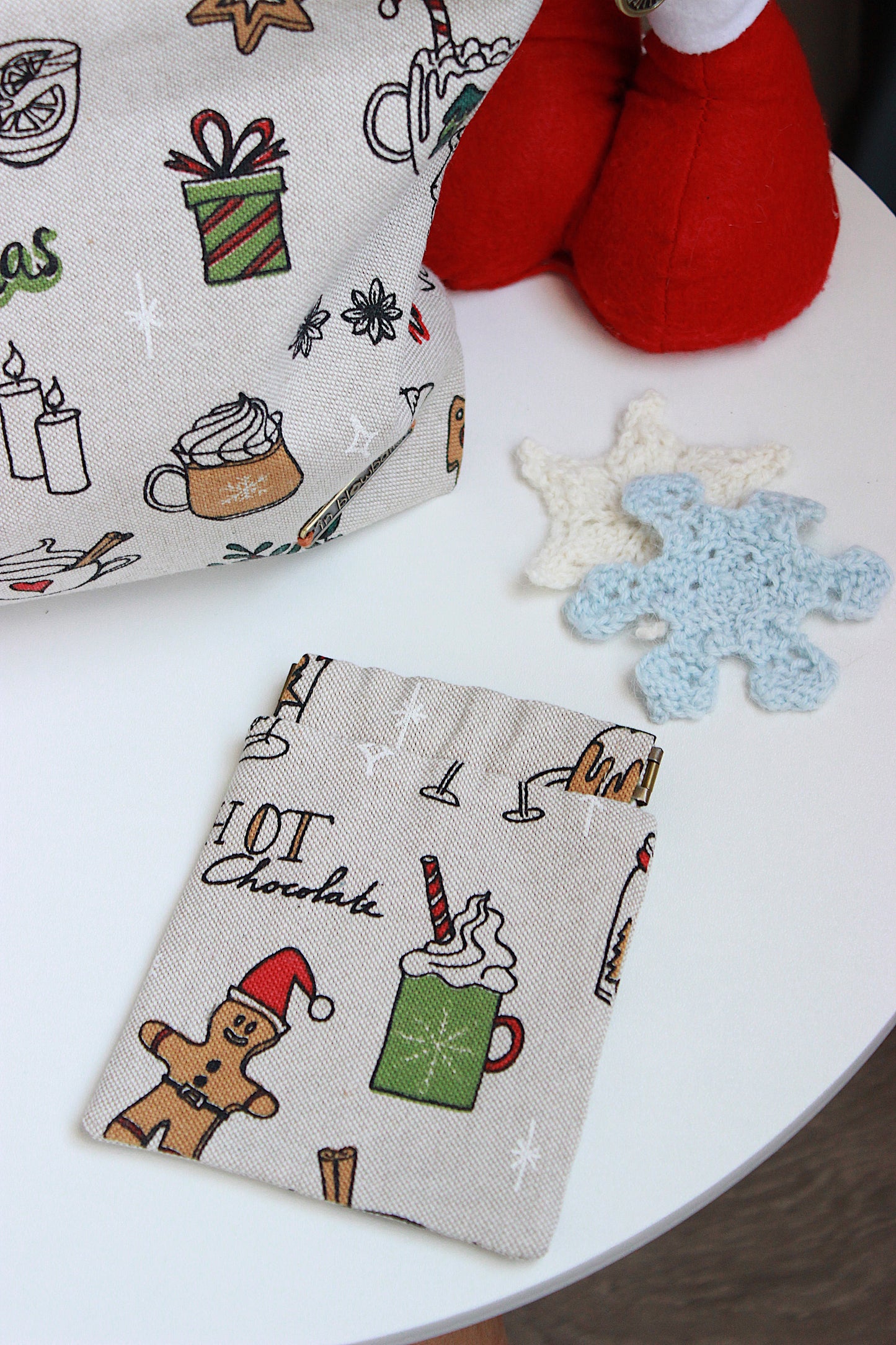 Project Bag with Twin Built-in DPN Holders & Matching Squeeze Purse – “Christmas motives” Print | Printed Digital Canvas Fabric | Sage Dot Lining