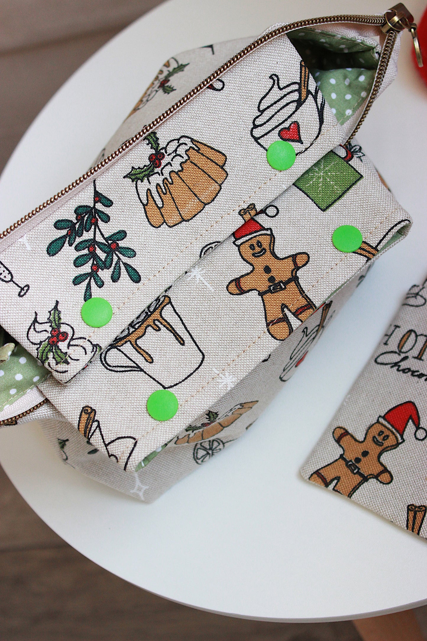Project Bag with Twin Built-in DPN Holders & Matching Squeeze Purse – “Christmas motives” Print | Printed Digital Canvas Fabric | Sage Dot Lining