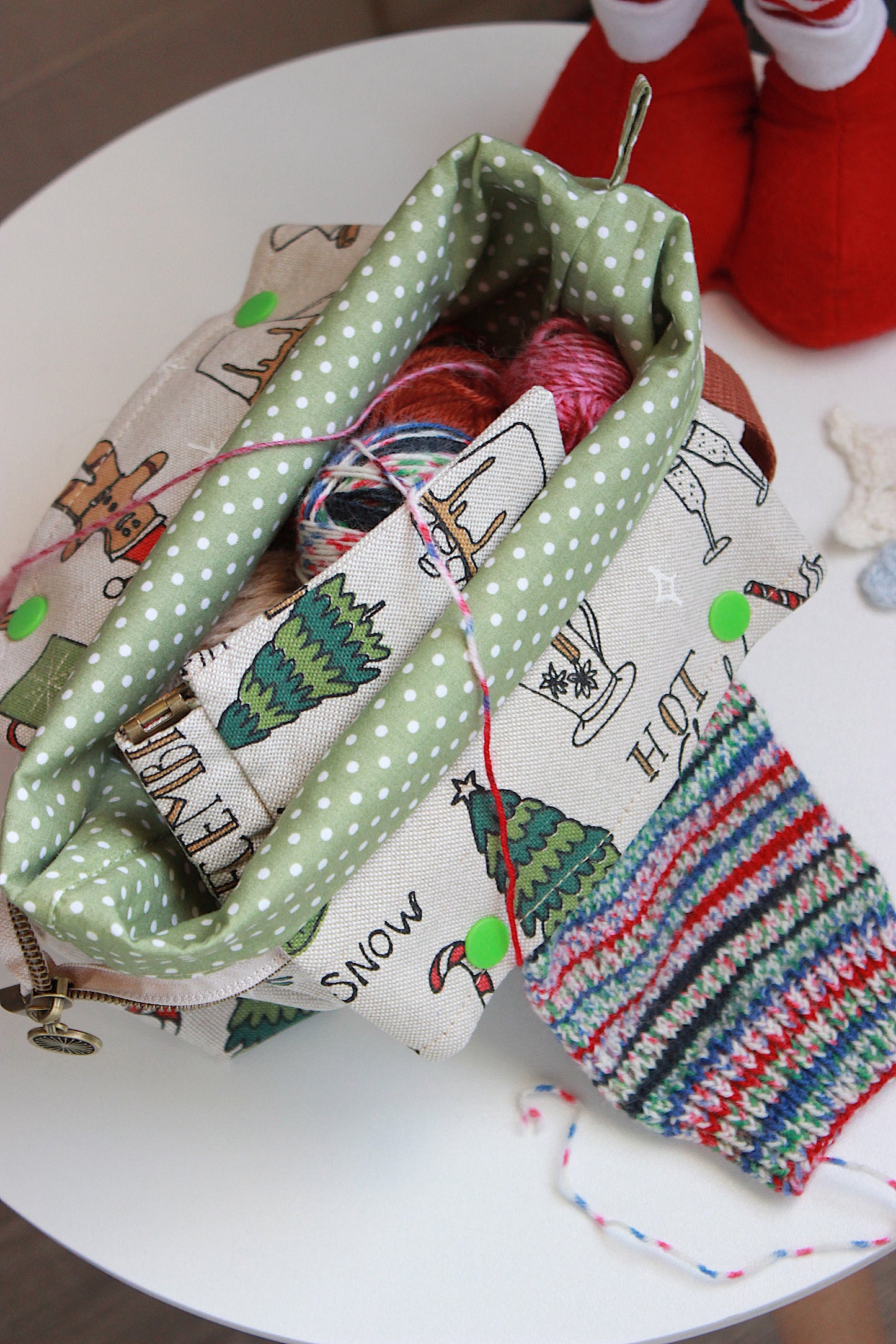 Project Bag with Twin Built-in DPN Holders & Matching Squeeze Purse – “Christmas motives” Print | Printed Digital Canvas Fabric | Sage Dot Lining
