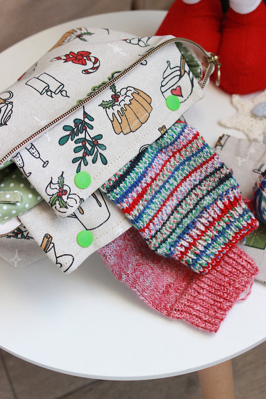 Project Bag with Twin Built-in DPN Holders & Matching Squeeze Purse – “Christmas motives” Print | Printed Digital Canvas Fabric | Sage Dot Lining