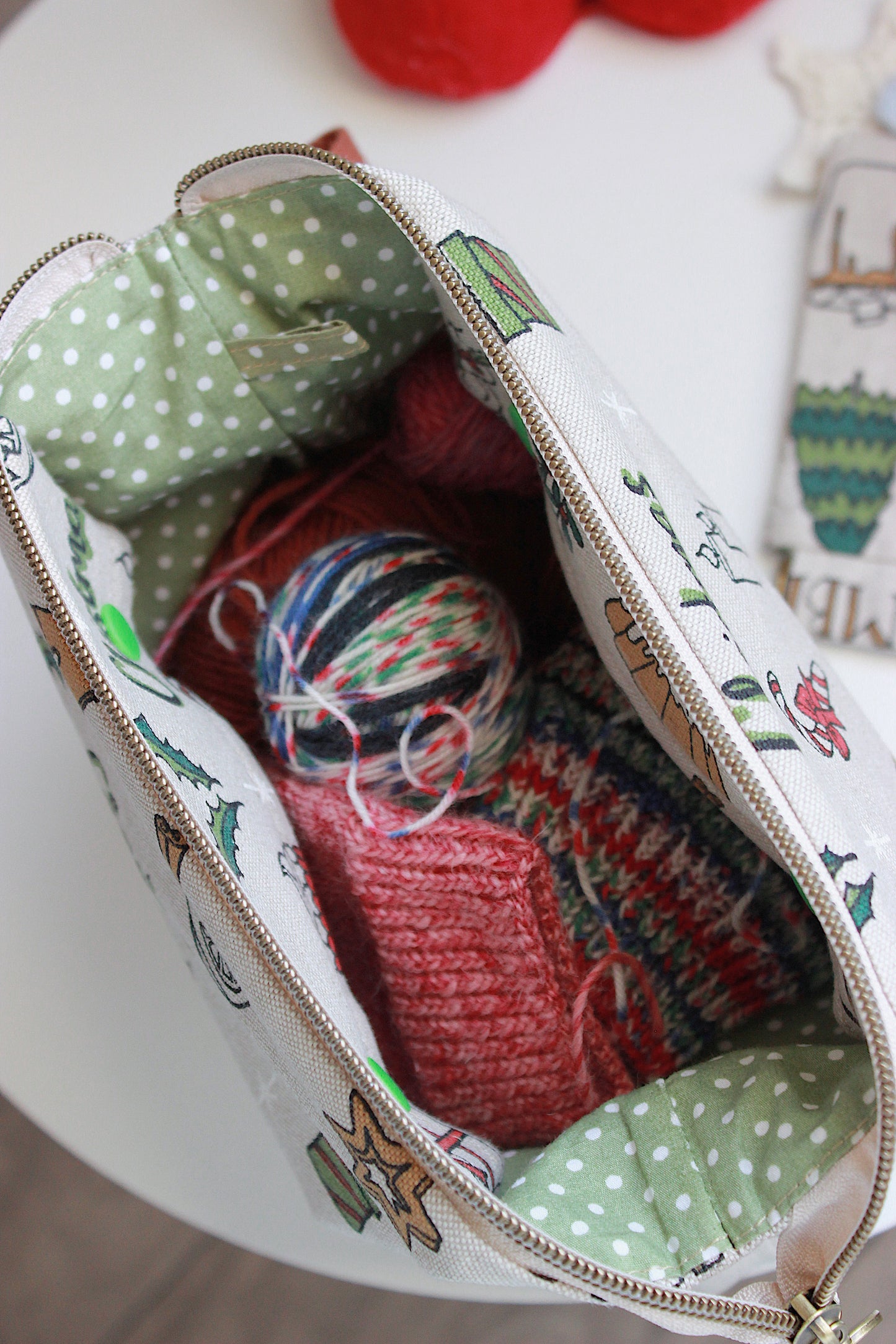 Project Bag with Twin Built-in DPN Holders & Matching Squeeze Purse – “Christmas motives” Print | Printed Digital Canvas Fabric | Sage Dot Lining