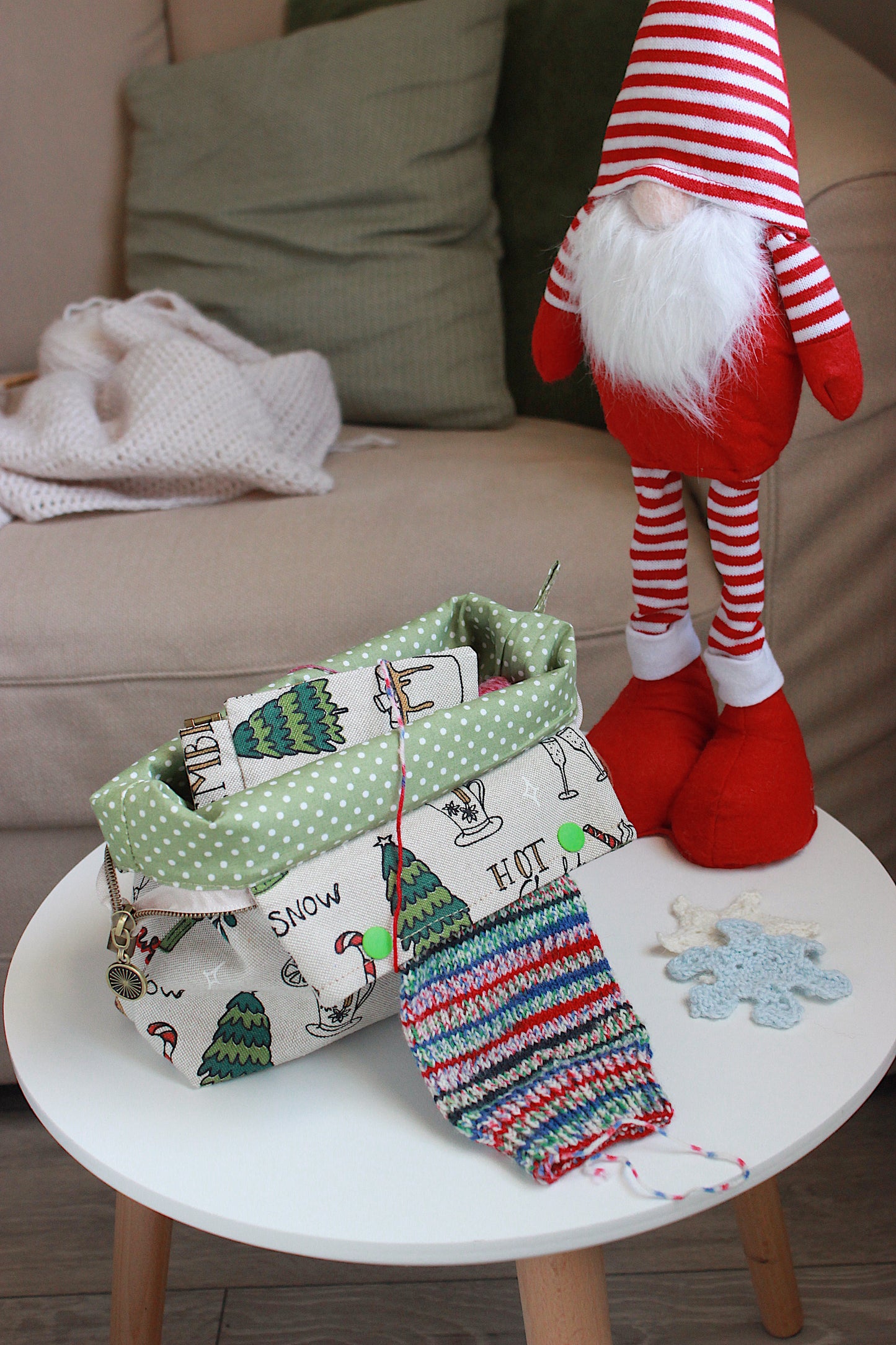 Project Bag with Twin Built-in DPN Holders & Matching Squeeze Purse – “Christmas motives” Print | Printed Digital Canvas Fabric | Sage Dot Lining