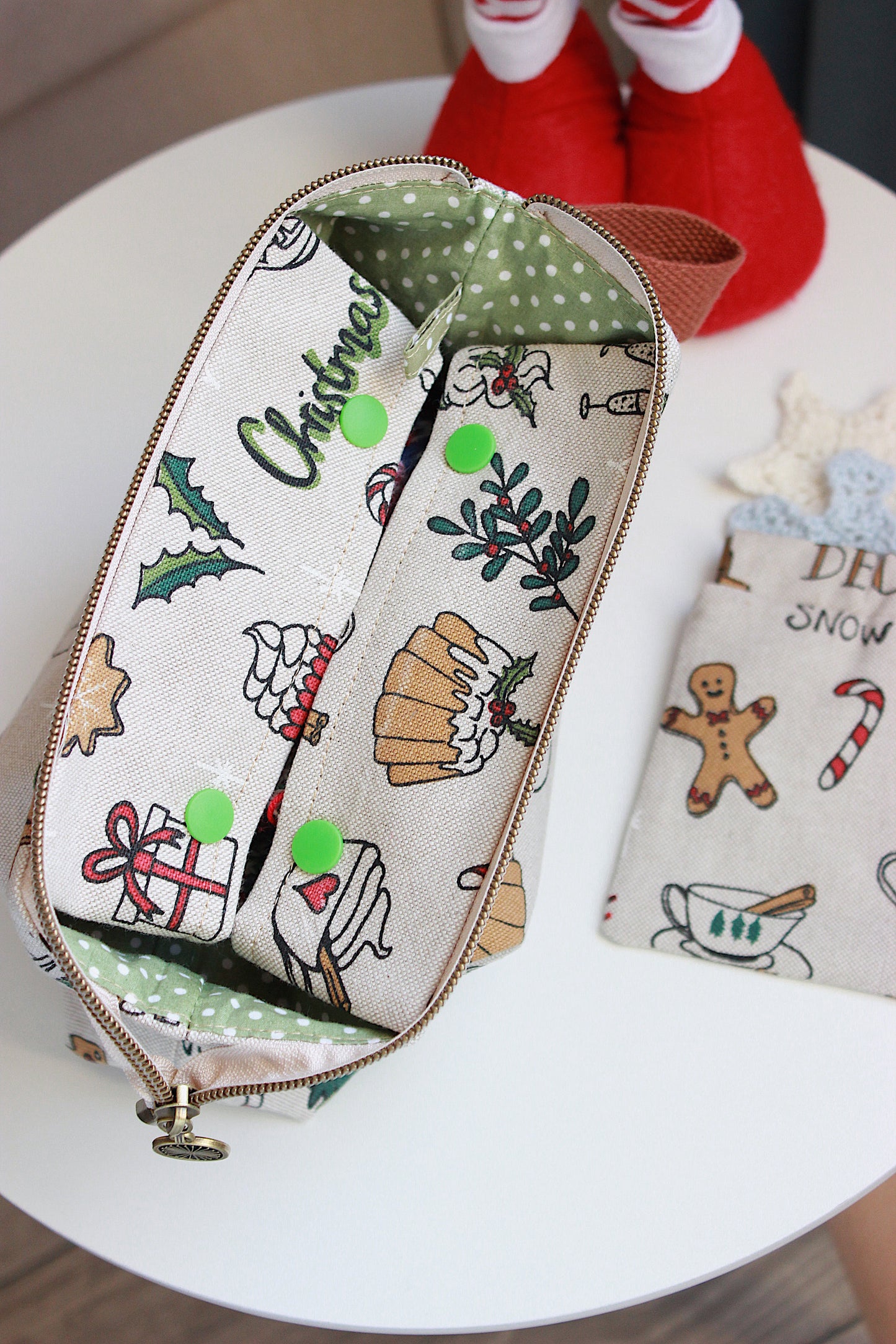 Project Bag with Twin Built-in DPN Holders & Matching Squeeze Purse – “Christmas motives” Print | Printed Digital Canvas Fabric | Sage Dot Lining